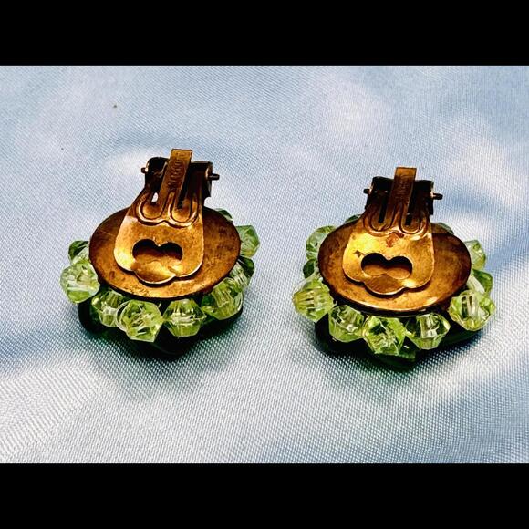 VINTAGE WEST GERMAN SHADES OF GREEN CRYSTALS AND STONES CLIP ON EARRINGS - Picture 3 of 5